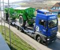 Kamion firmy Bohemia transport projíždí okolo naší firmy s nákladem rozmetadel Gustrower