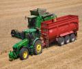 Při presentaci nového traktoru použila firma John Deere také návěs BB 800