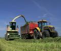 Vedle traktorů MF se objevují v Měříně také nové traktory CAT