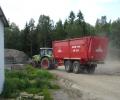Agregaci zajišťuje traktor Claas o výkonu 200 k