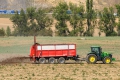 Třínápravový Teleliner rozmetá hnoje ve Višňové